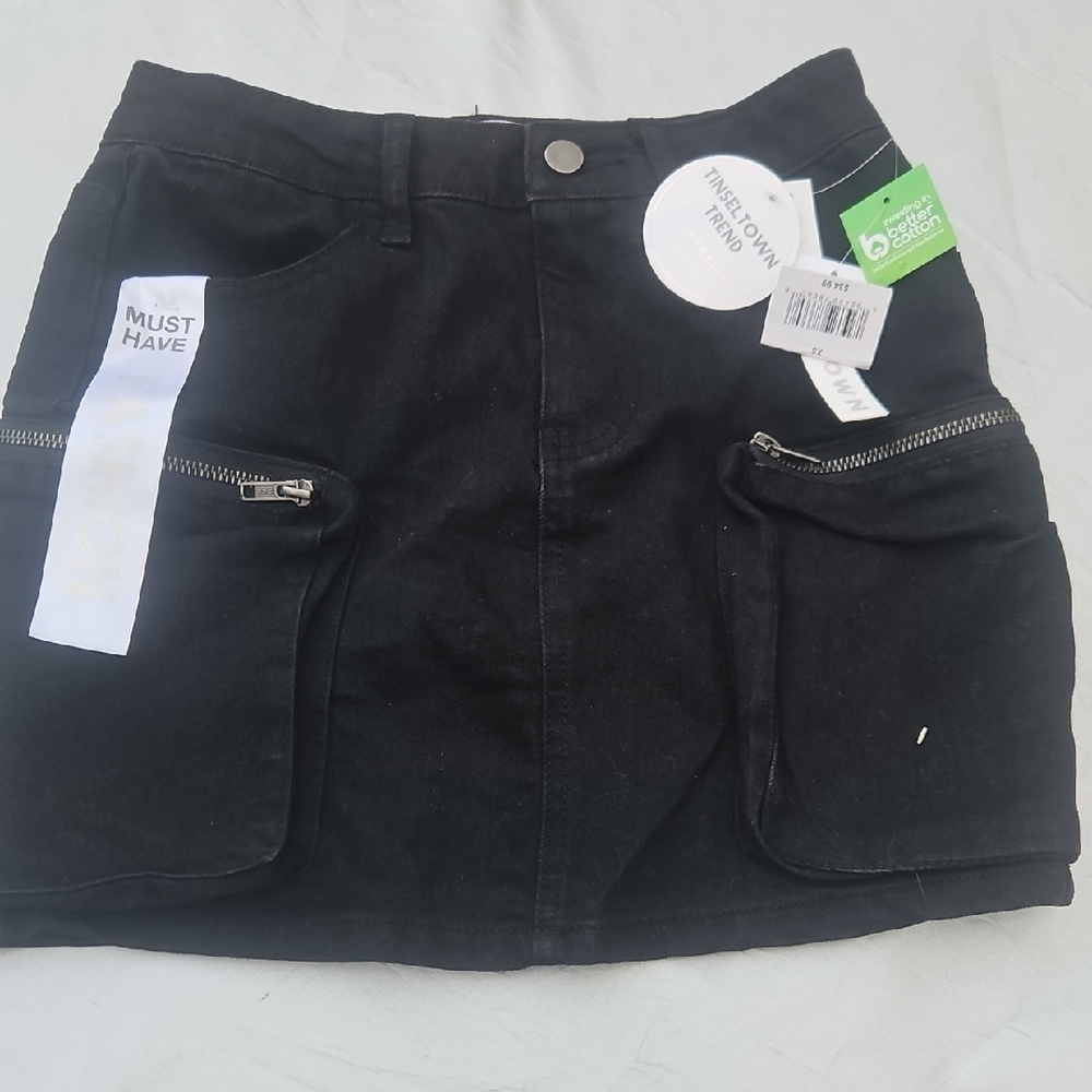 New! XS Jrs Tinseltown Black Jeanskirt with Pockets